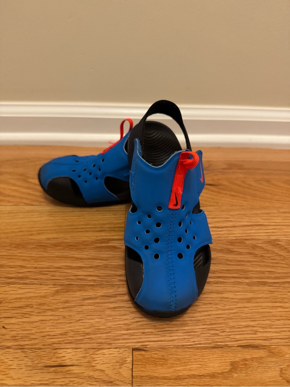 Kids Nike Sunray Protect Blue Sandals with Red Pull Tab - size 11C